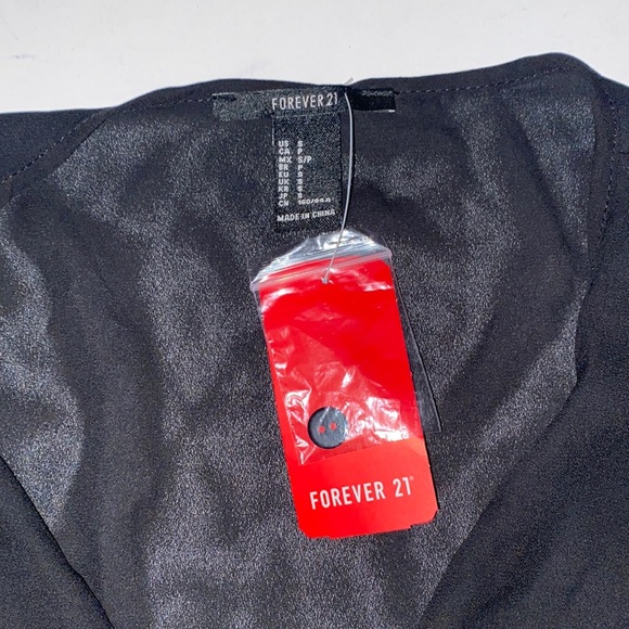 Forever 21 Double Pocket Sheer Chiffon Button Long Sleeve Blouse in Small - Picture 4 of 8